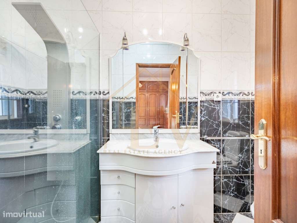 Moradia T4 em Aldão-28