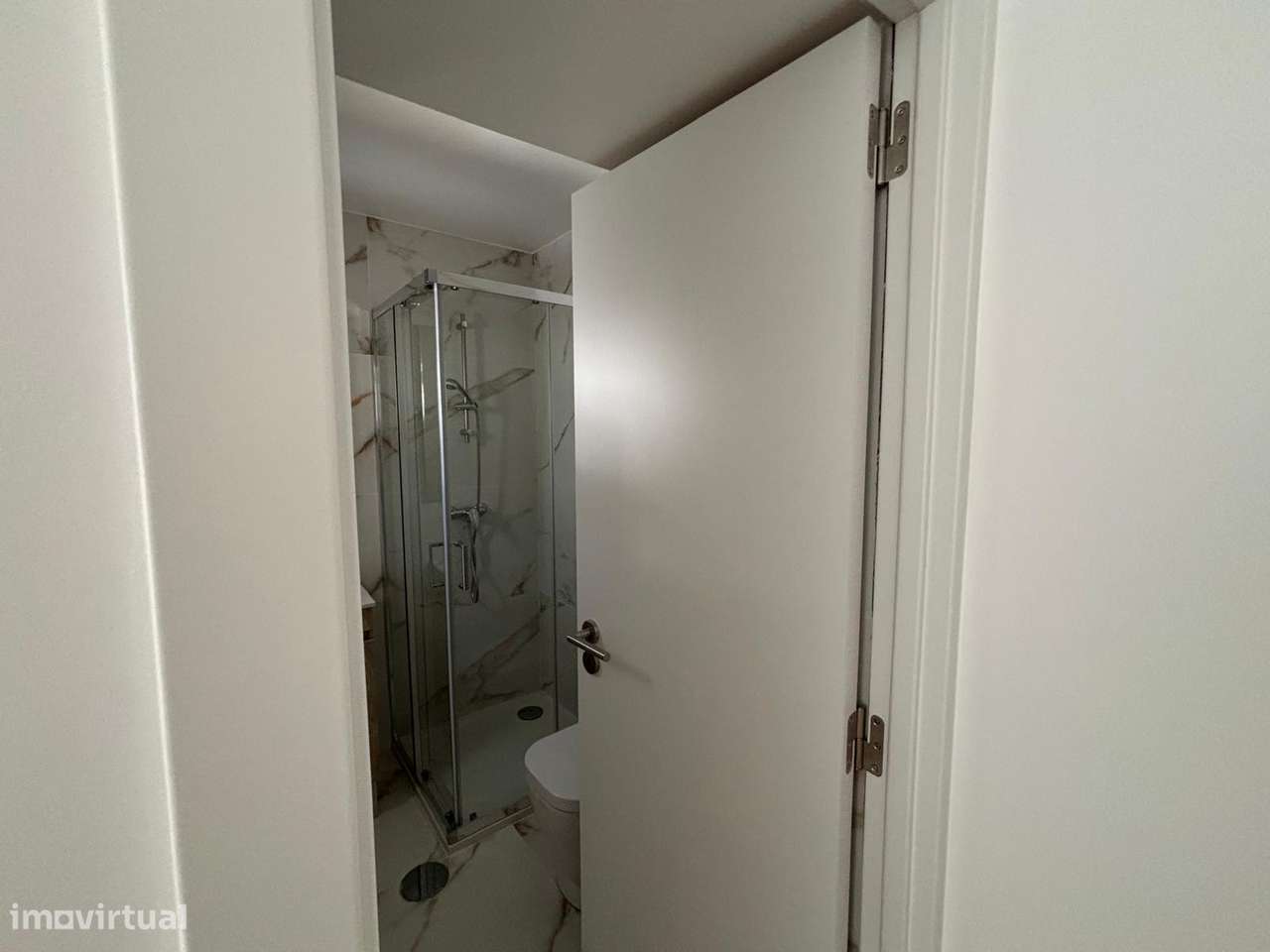 venda de magnifico prédio na Rua da Matemática (4 T0´s e 5 T1's)-21