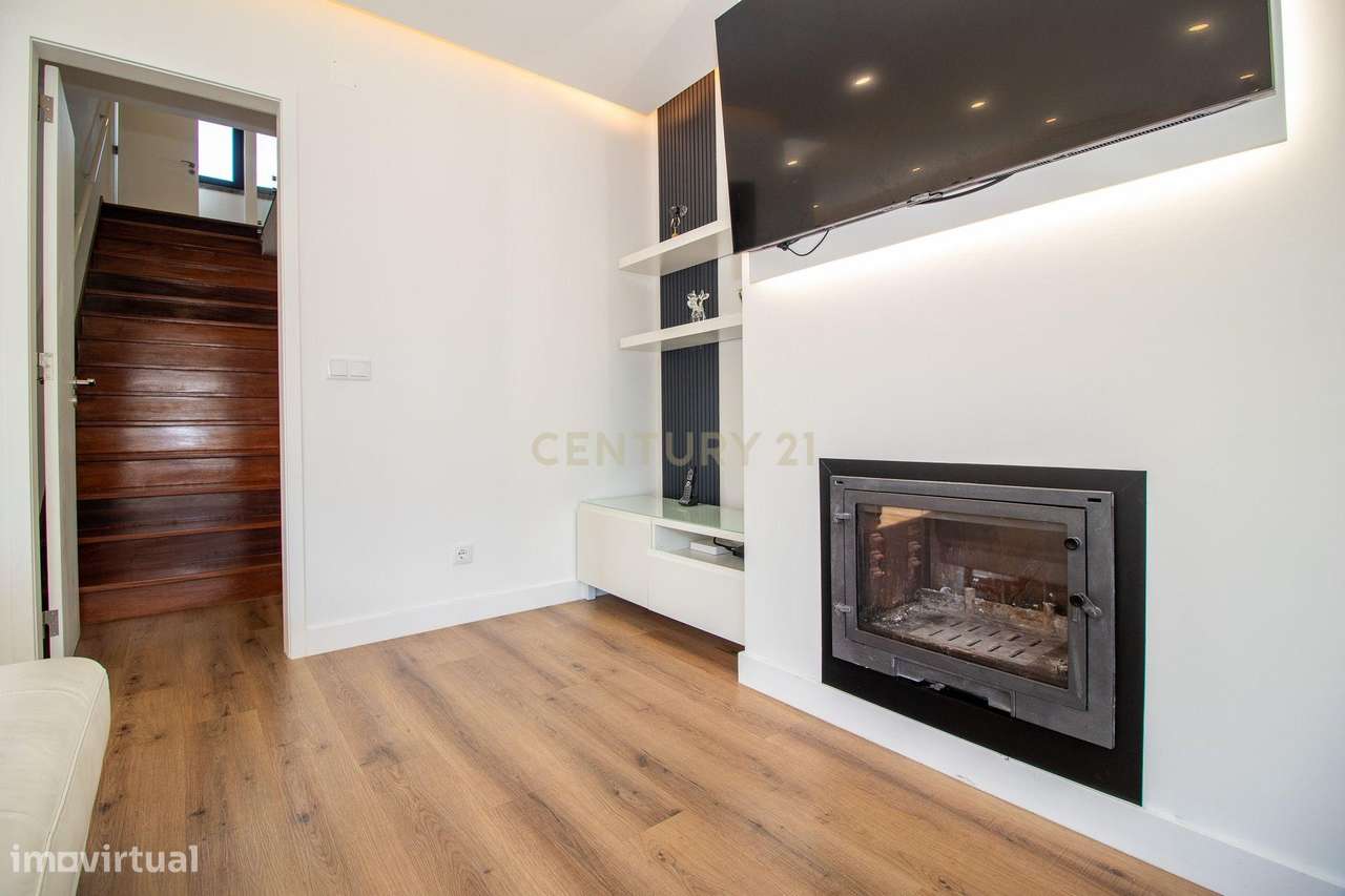 Vivendo o Sonho: Luxuosa Moradia T5 em Albarraque com Espaço de Lazer-26