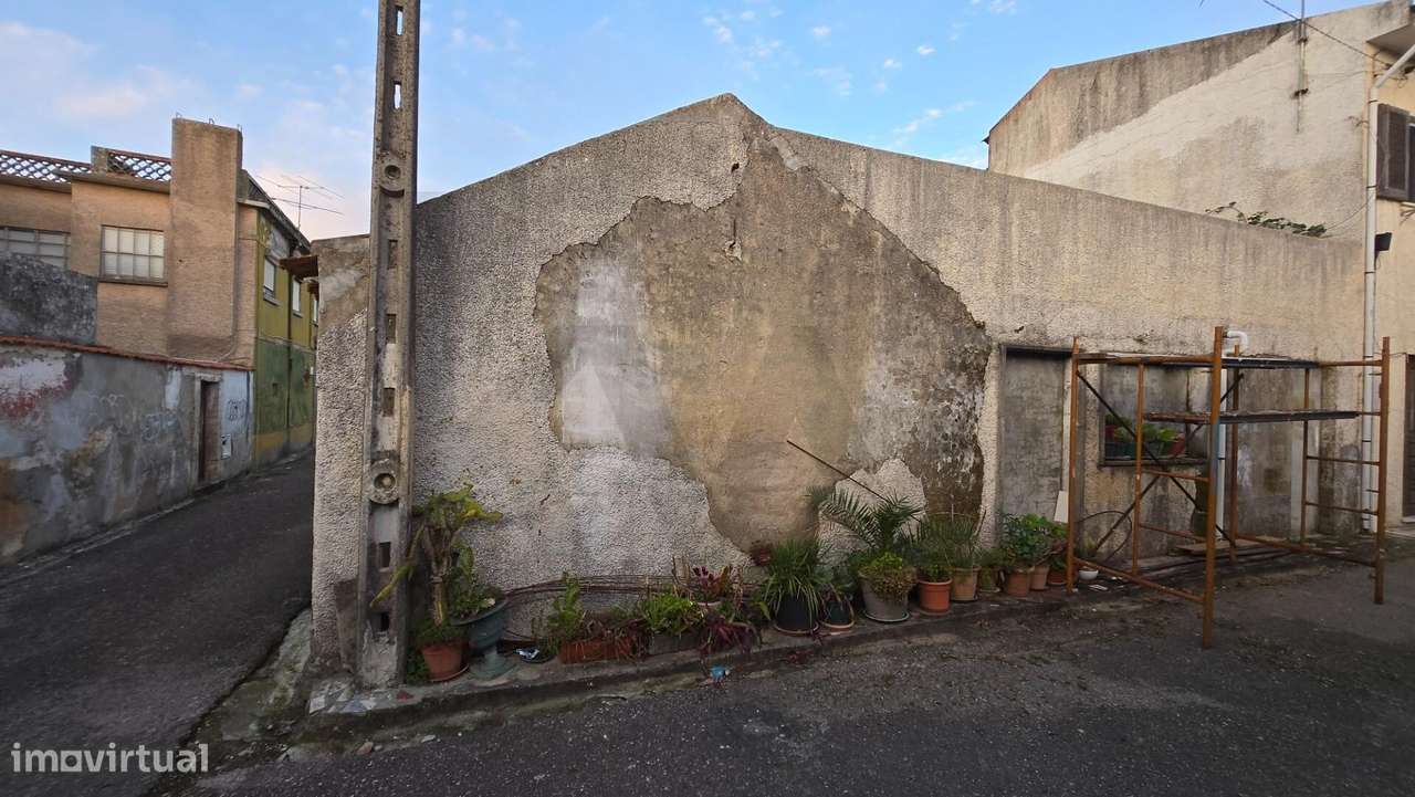Moradia Para Recuperar no centro da Granja do Ulmeiro - Grande imagem: 4/6