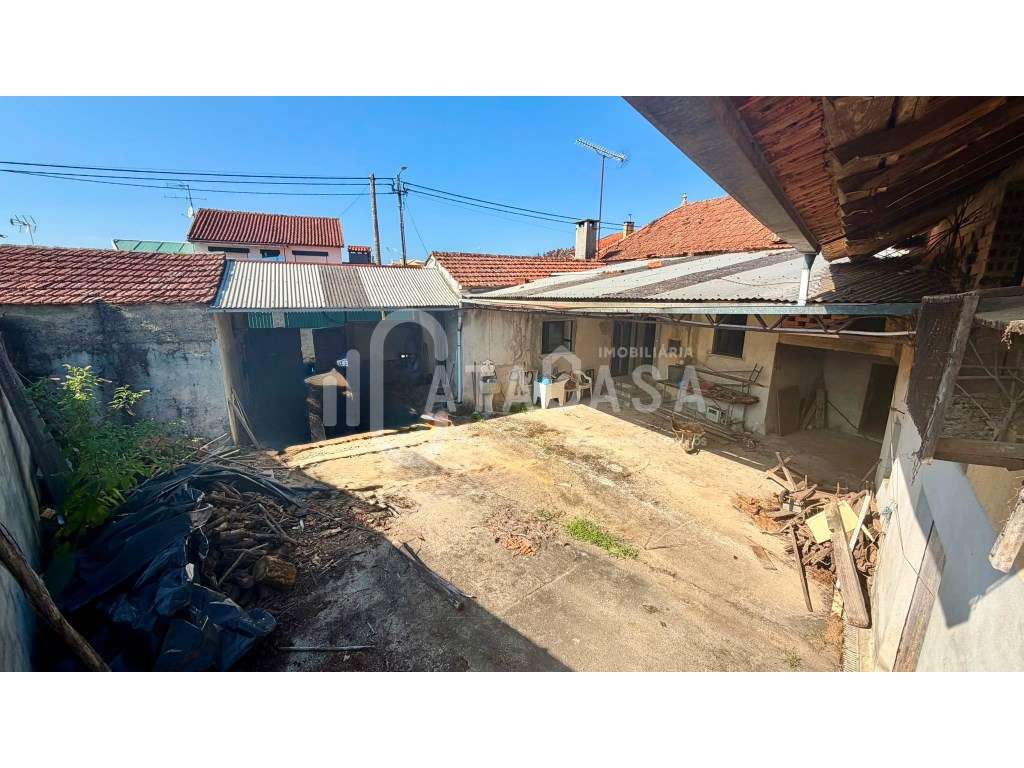 Moradia Isolada T2 para Restauro | Castanheira do Vouga-11