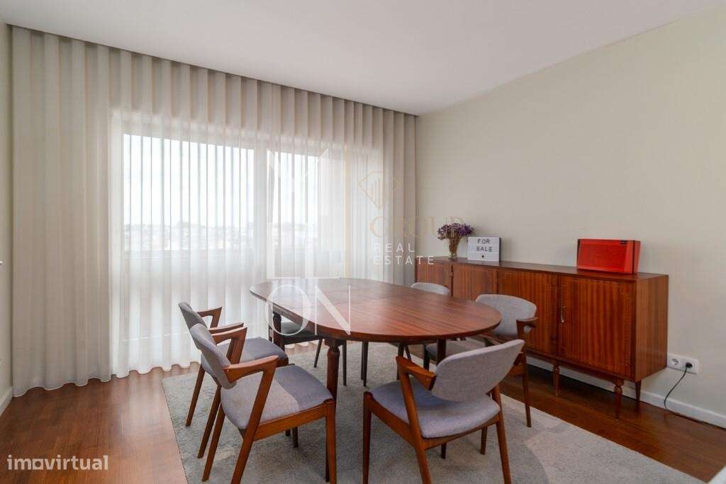 T4 Renovado com Conforto e Funcionalidade na Avenida Vasco da Gama - Grande imagem: 5/21