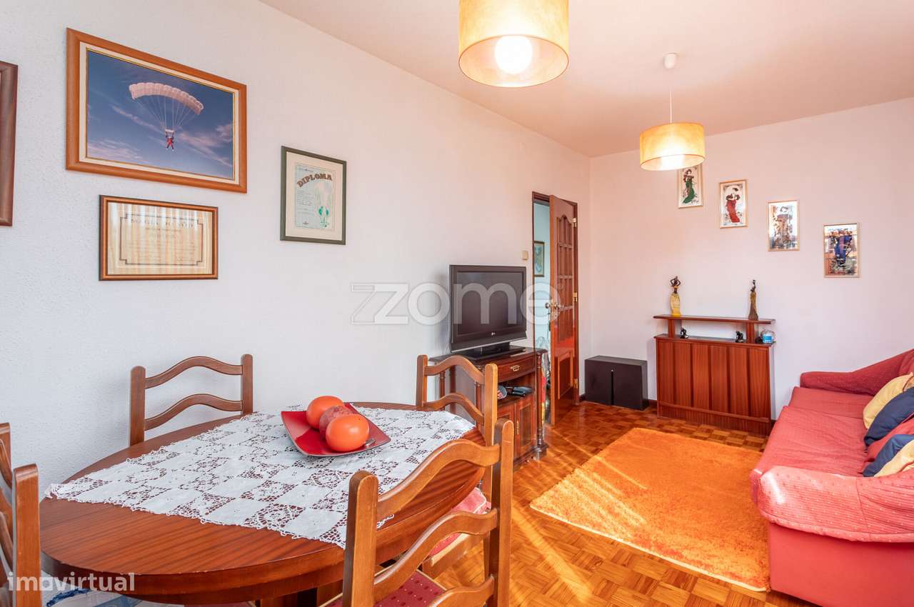 T3 em Sto. António dos Cavaleiros - Grande imagem: 2/28