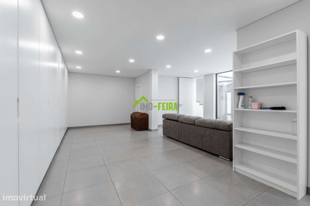 MORADIA LUXO COM PISCINA-26