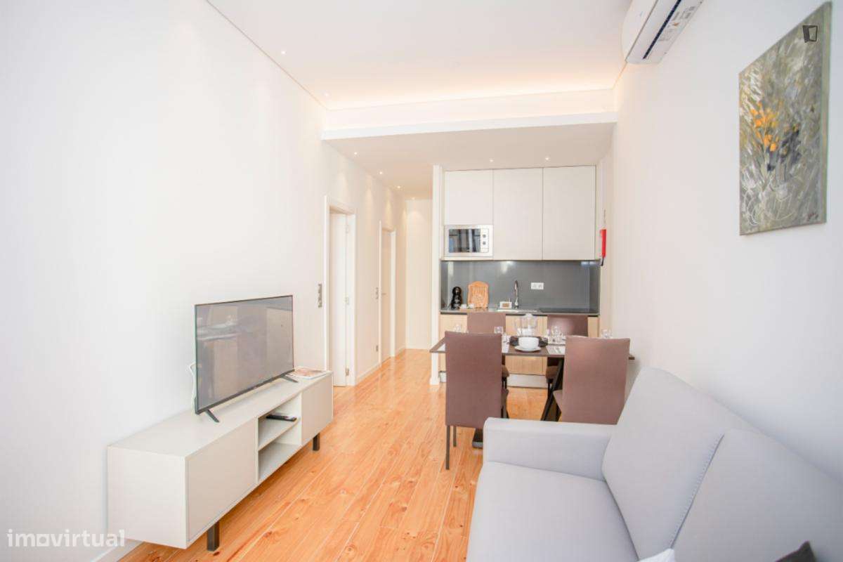 Apartamento com 1 quartos - localizado em Sé Porto - Grande imagem: 2/10