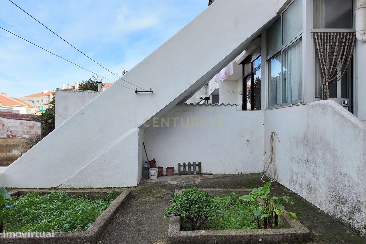 Apartamento T2 com Logradouro – Rua Dr. António Elvas, Feijó-18