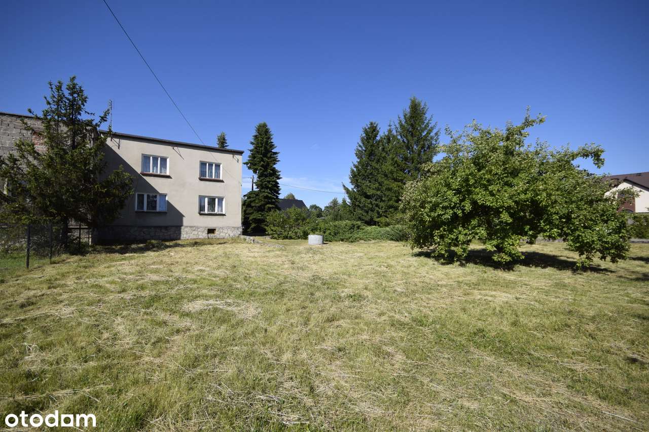 Przestronny bliźniak z dużą działką-0