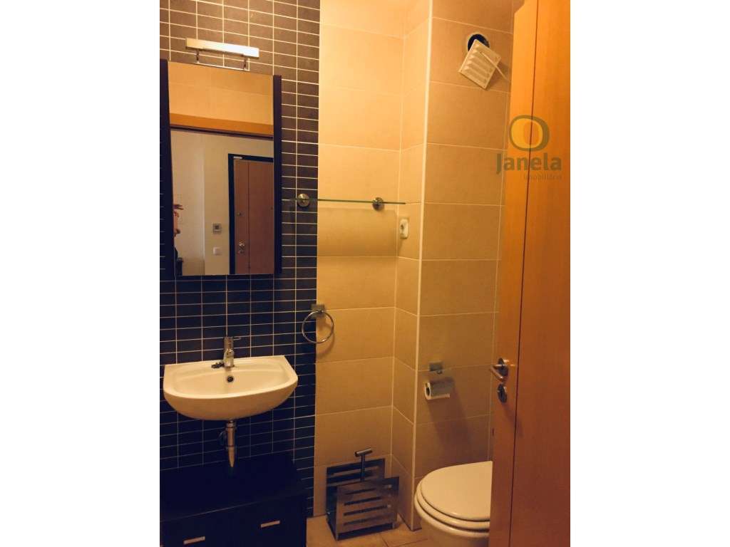 T2 com box e arrecadação, no centro de Faro, varandas-7