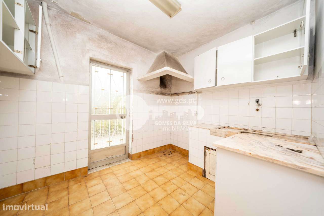 Moradia Bifamiliar T6 em Nogueira, Braga-23