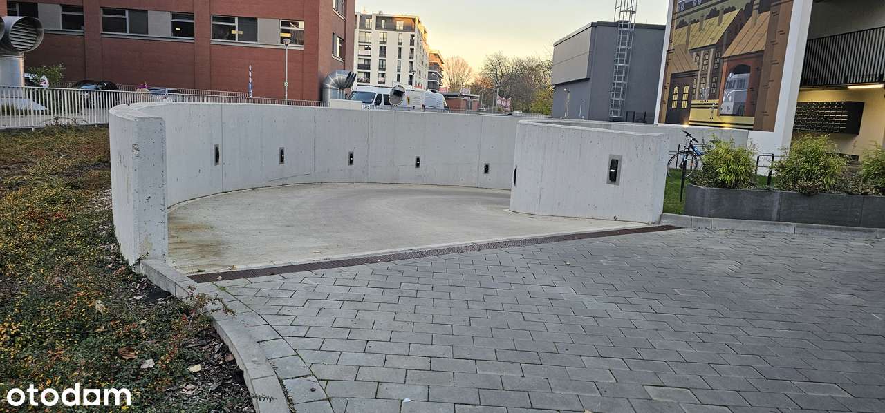 Miejsce parkingowe w garażu podziemnym z komórką, ul.Słonimskiego 2 - Pełny obrazek: 4/5