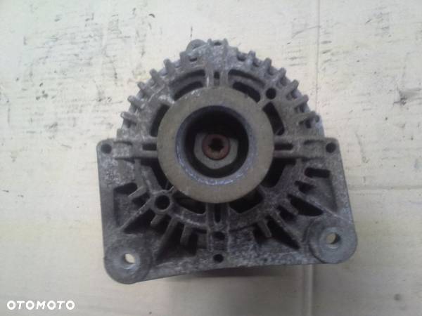 Renault Magane Dacia alternator Valeo 110A TG11C027  2542855B  8200323126 - 4