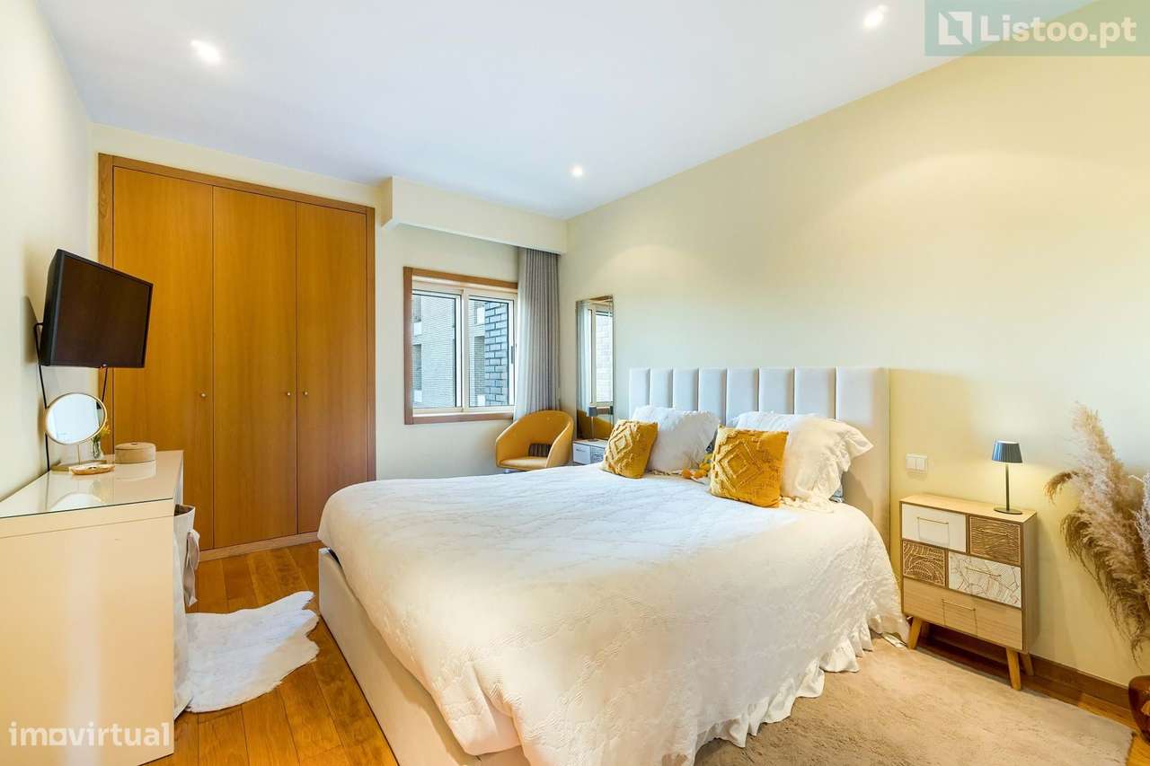 Apartamento T2 Amplo c/ Varanda e Garagem | Canidelo-19