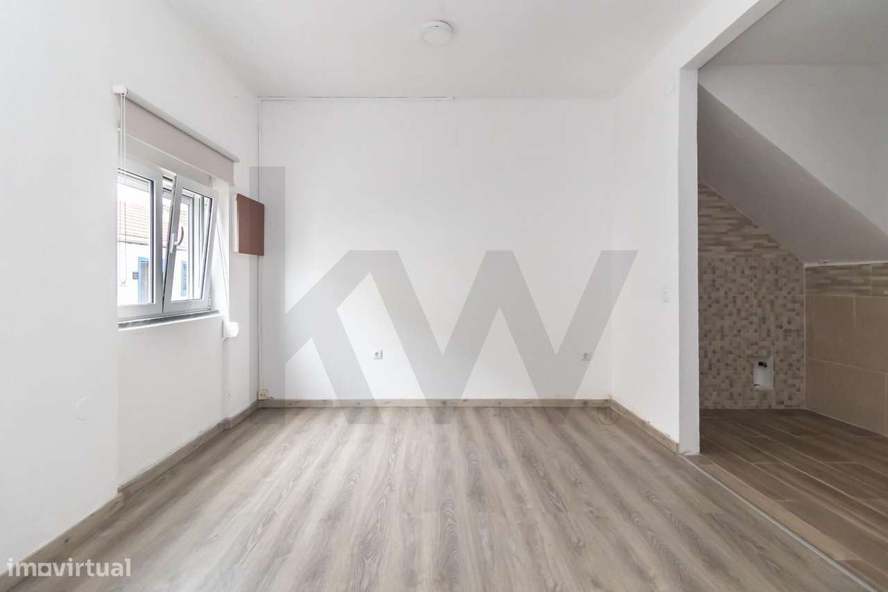 Moradia T2 de Rés-do-chão e 1º andar, situada em Sarilhos Pequenos, Mo - Grande imagem: 4/28