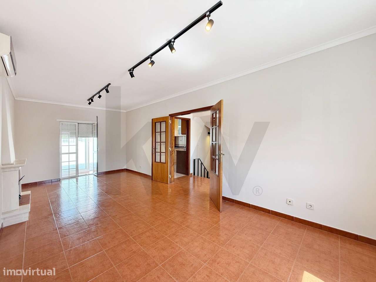 Moradia T3+1 com quintal, três pisos em Vila Nogueira de Azeitão-14