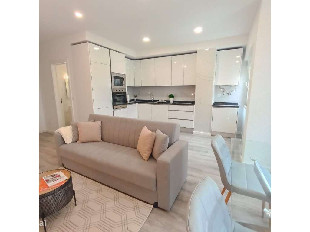 T3 em Benfica com varanda - Renovado-0