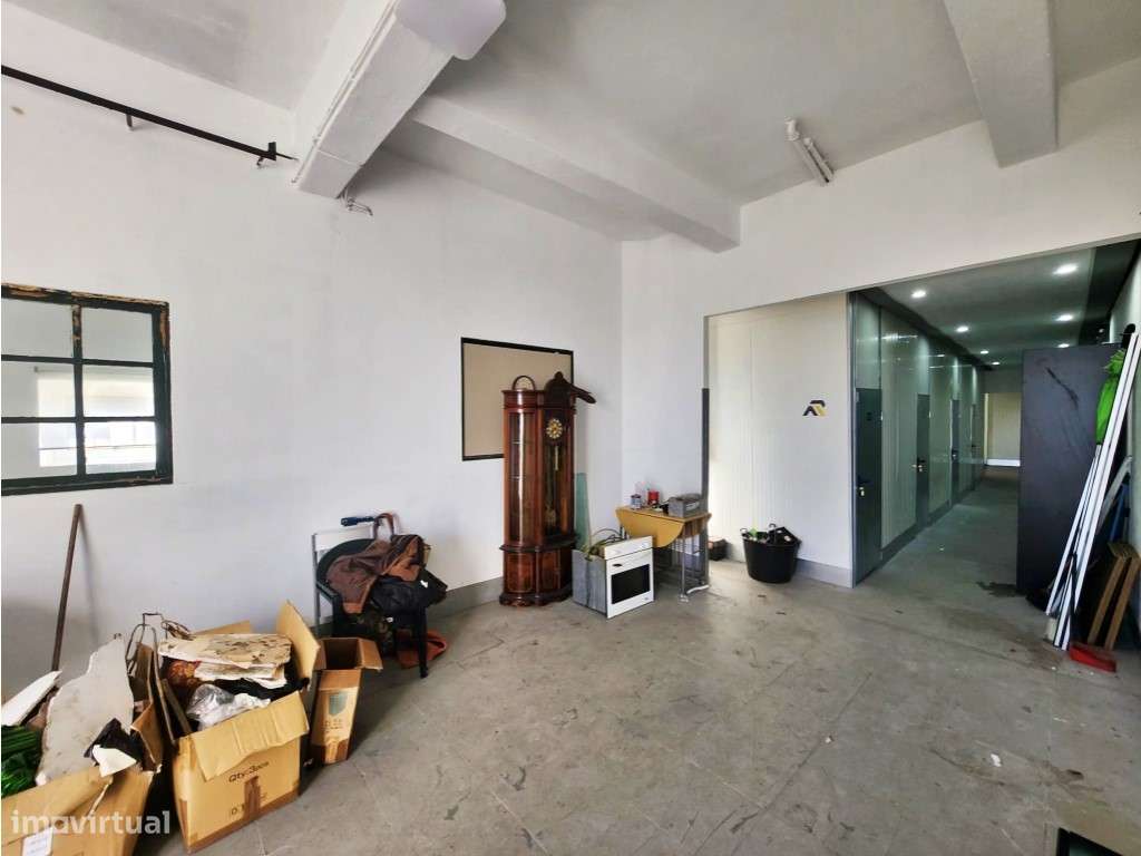 Edifício com enorme potencial no coração do Castêlo da Maia-11