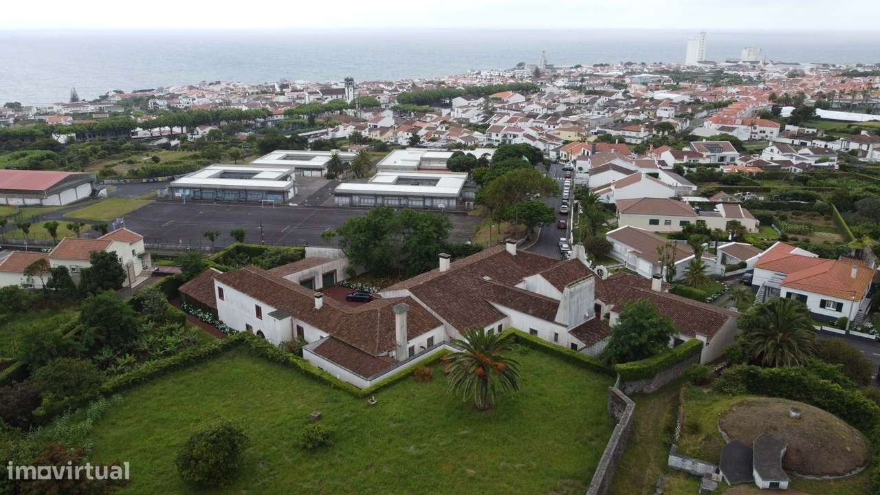 Solar Centenário de Encanto Histórico com Vista Inigualável na Ilha de-5