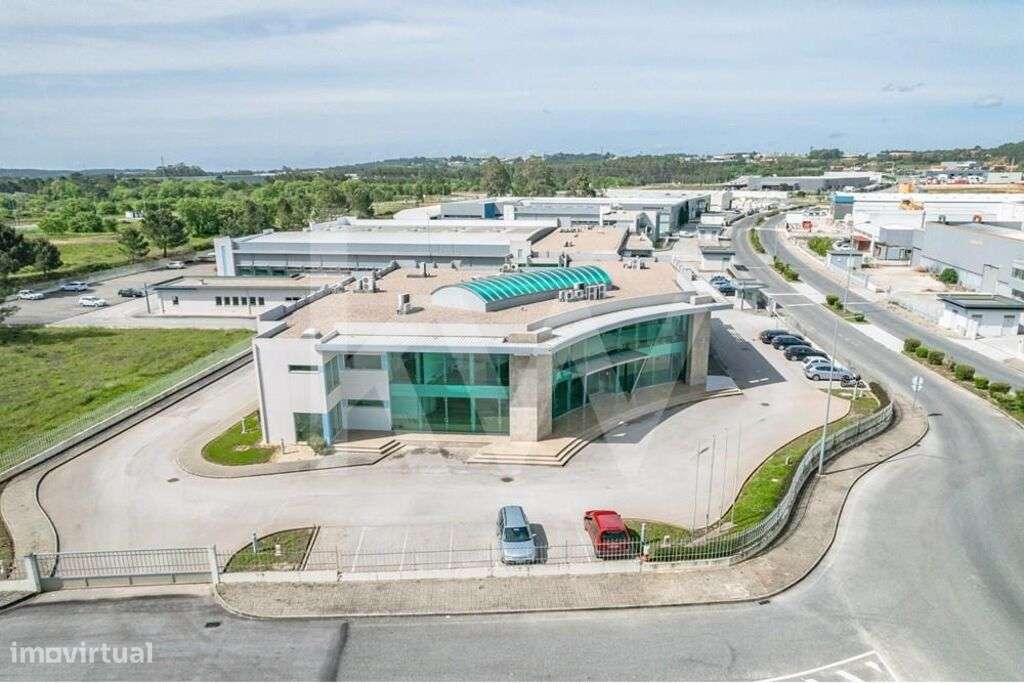 Pavilhão Industrial e Edifício de Escritórios , Porto de Mós - Grande imagem: 5/51