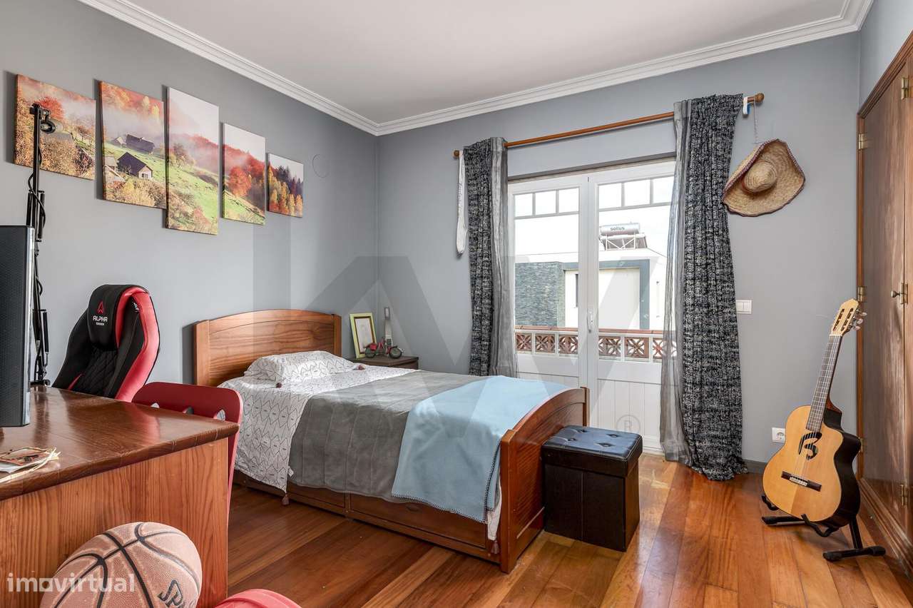 Moradia T4 Independente com Jardim – A 12 min a pé da Praia e 35 min d-44