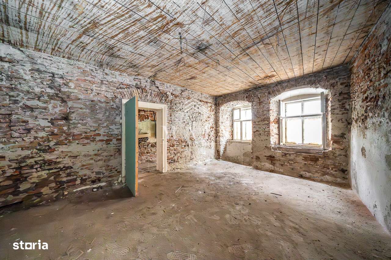 Casă cu 9 camere și curte interioară – Centru Istoric Sibiu - Imagine principală: 4/14