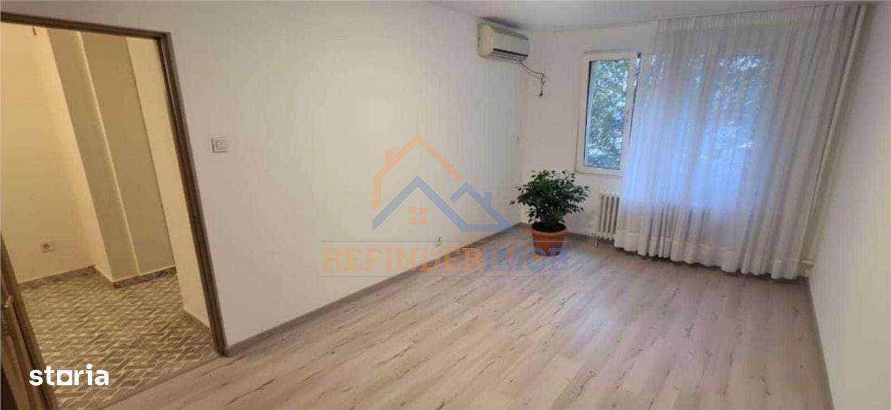 Apartament de vanzare cu 2 camere, zona Titan-0