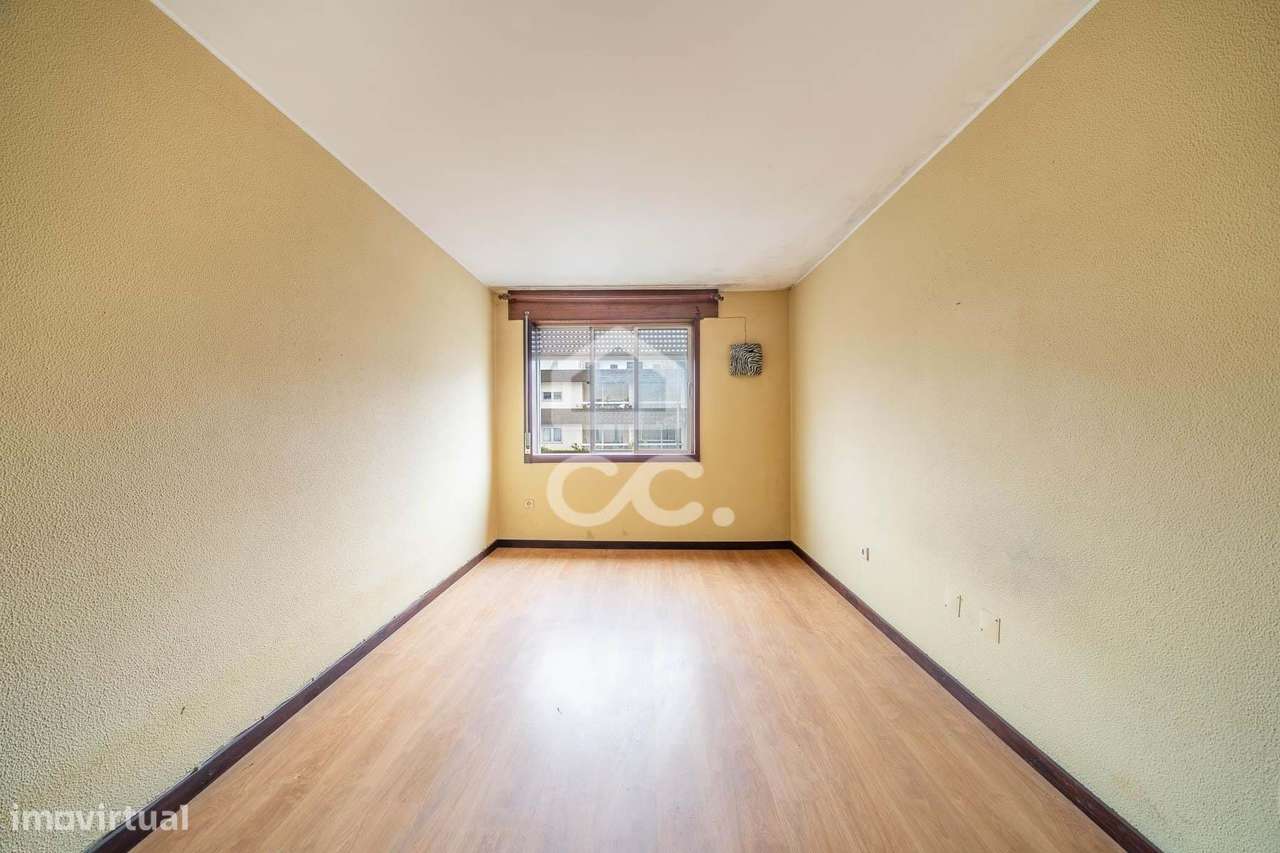 Apartamento T2 com garagem na Maia, junto ao Metro Parque Maia-11