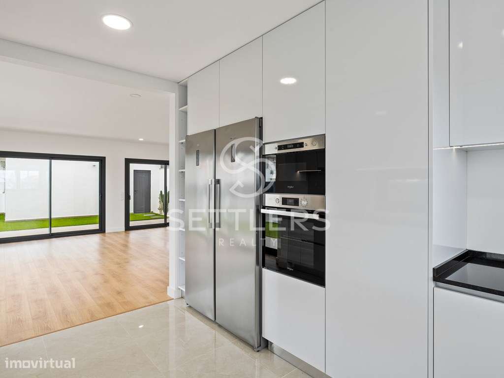 Moradia geminada T2 em Porto Salvo-7