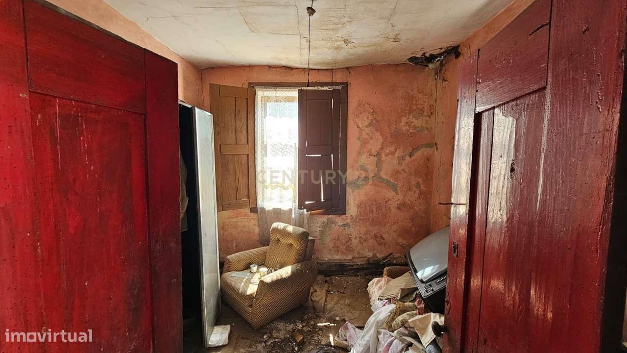 Moradia para recuperação + terreno com 1089m2 com viabilidade de const-16