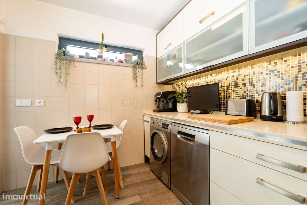 ** Moderna Moradia T4 c/ piscina e rooftop no condomínio privado "Vill-27