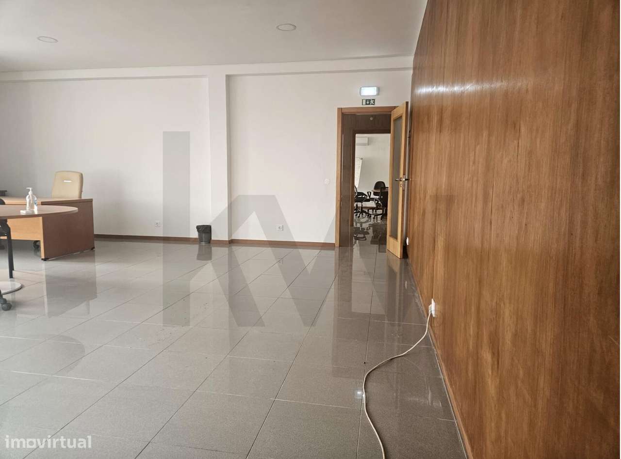 Armazém 767m2 com terreno 1854m2-27