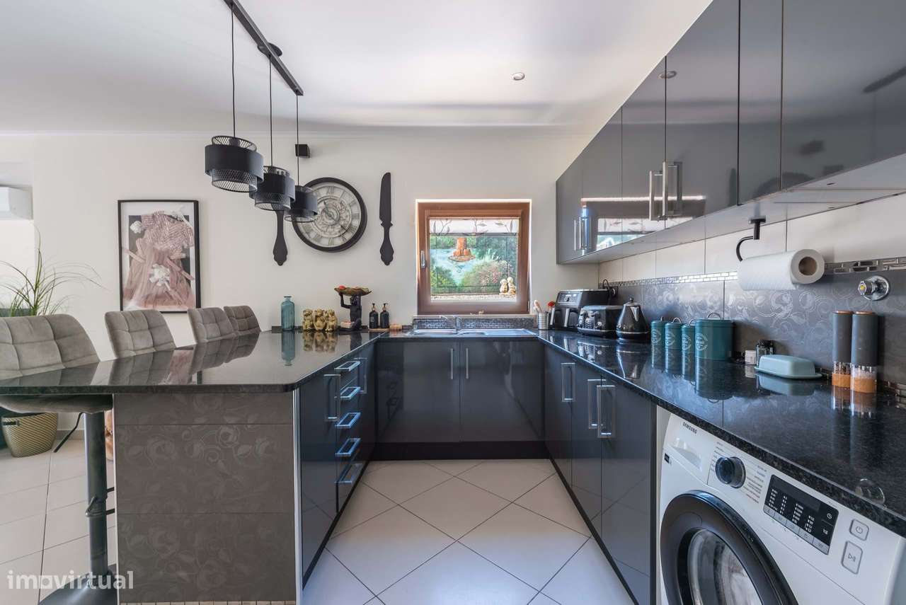 Casa tradicional reformada com grande jardim em Budens-5