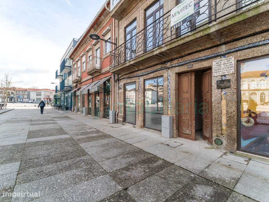 Arrenda-se Loja no Centro de Vizela - Praça da República - Grande imagem: 3/9