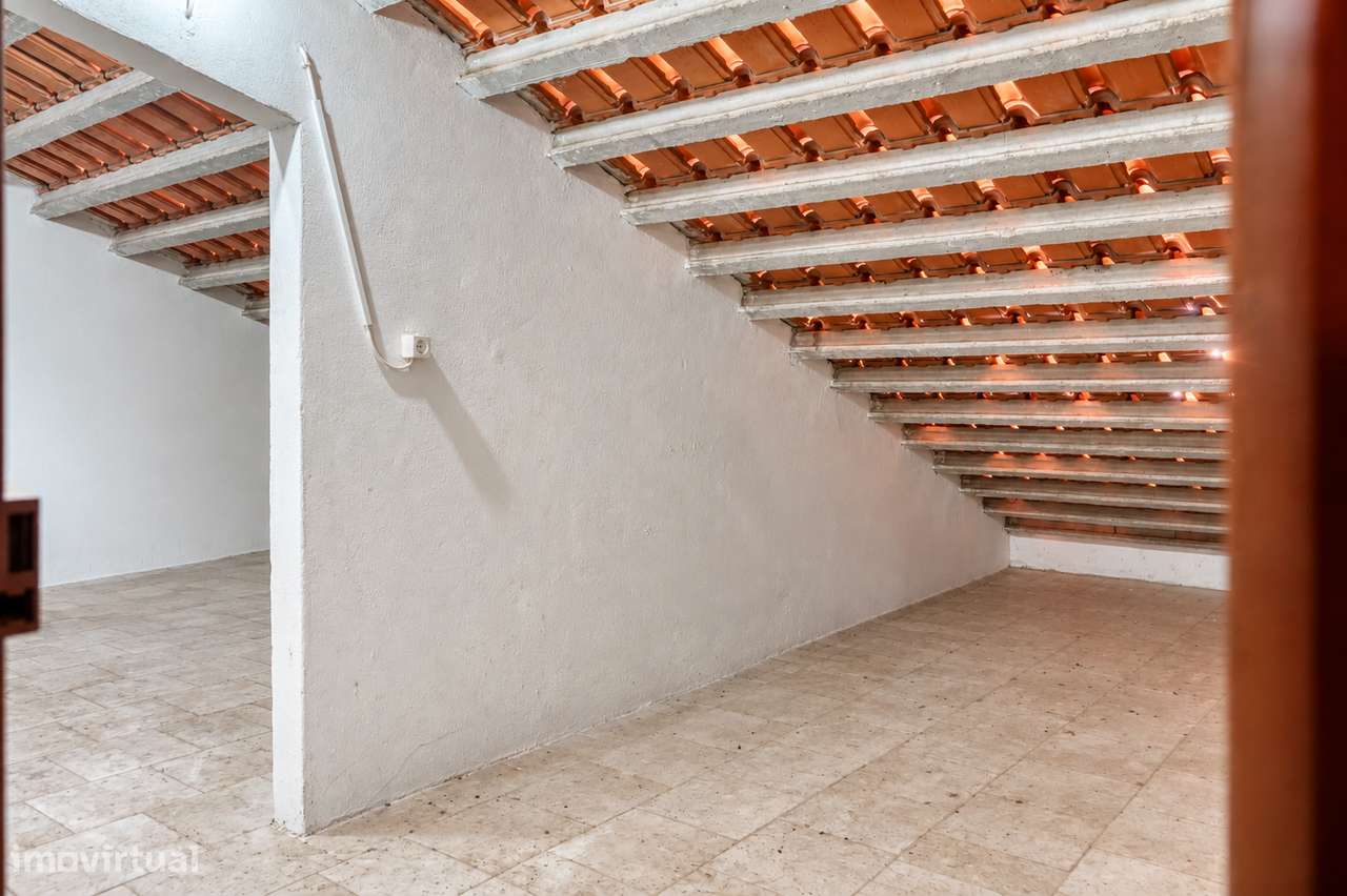 T2 de Áreas Generosas, 2 Casas de Banho | Próximo da Estação de Pinhal-18