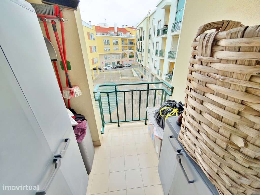 Apartamento T5, com 3 varandas, 2 lugares de estacionamento e Arrec...-12