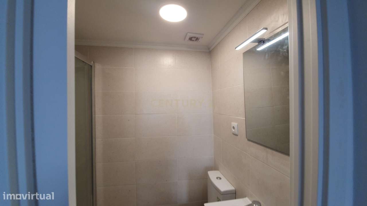 Prédio no Bairro Alto Remodelado com 3 Apartamentos e Loja, um Sonho p-20