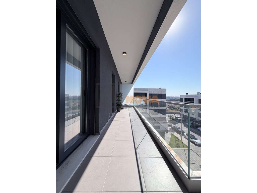 T3 Último Piso em Famões | 165 m² | Domótica | Classe A | 2 Lugares...-3