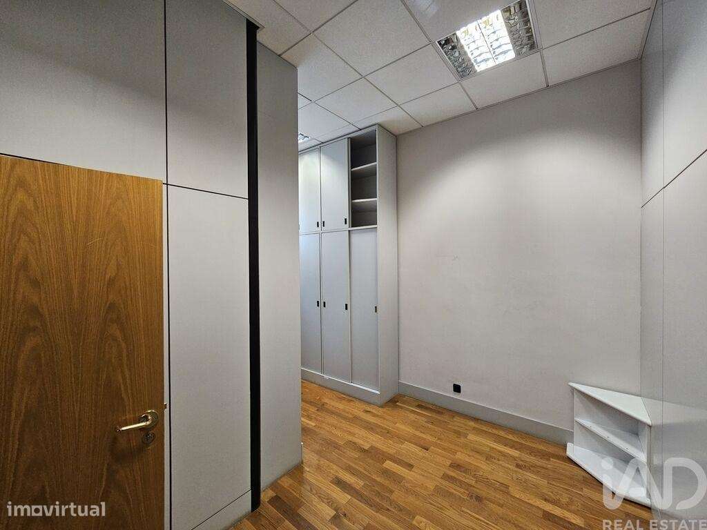 Loja / Estabelecimento Comercial T4 em Laranjeiro e Feijó de 75,00 m2 - Grande imagem: 3/11