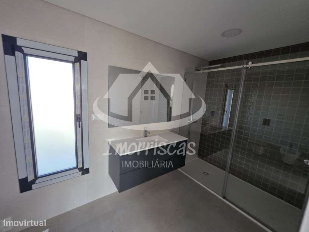 Moradia T3+1 na Portela de Azóia, em Santa Iria de Azóia-25