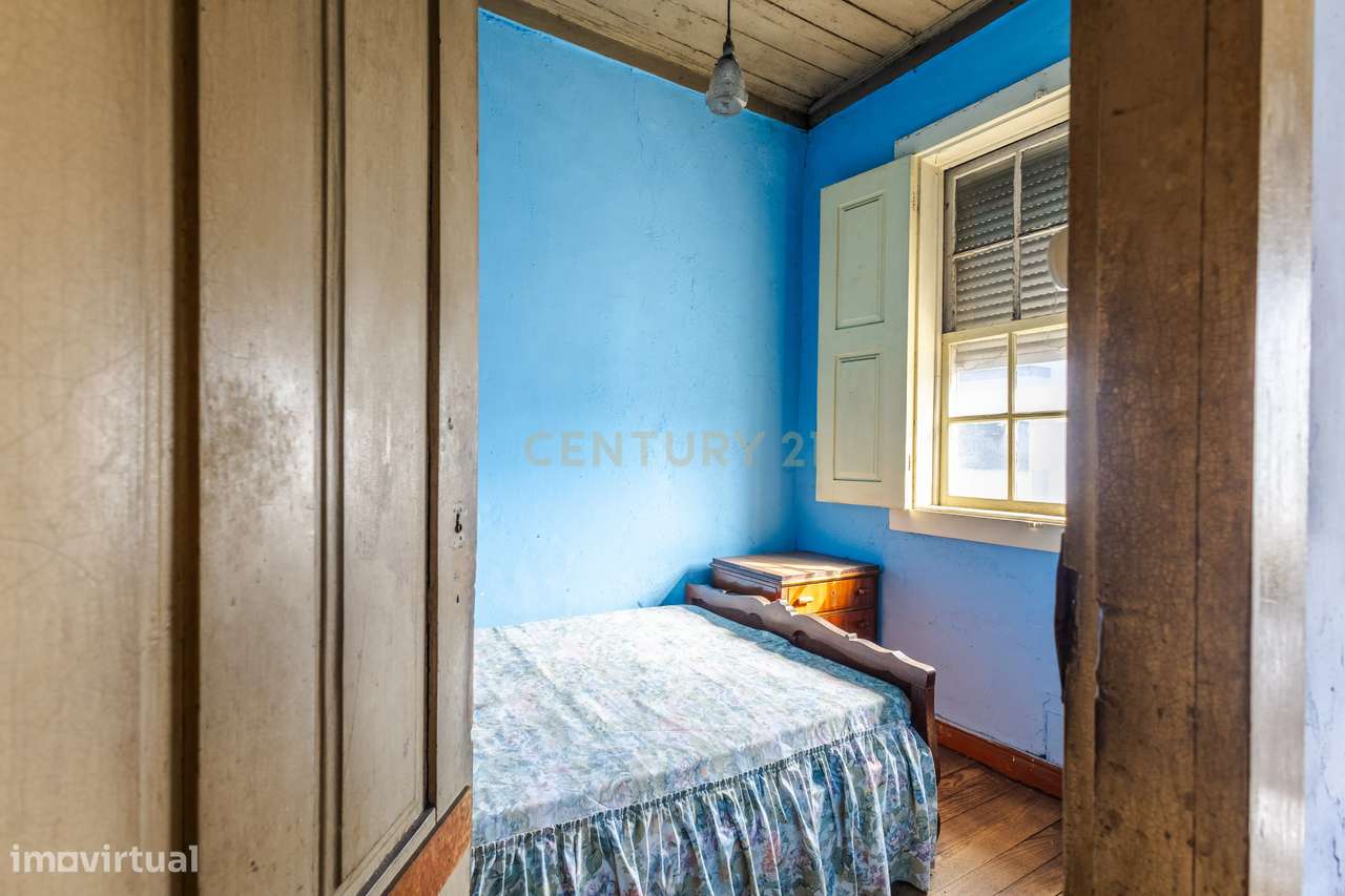 Prédio na Avenida Gago Coutinho, no centro do Marco de Canaveses - Grande imagem: 5/11