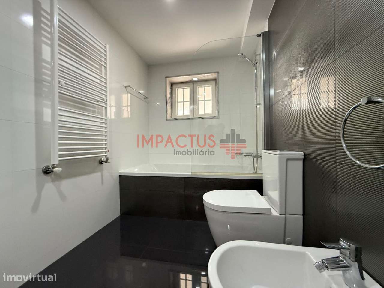 Imponente Moradia isolada com terreno de 1195m2-44