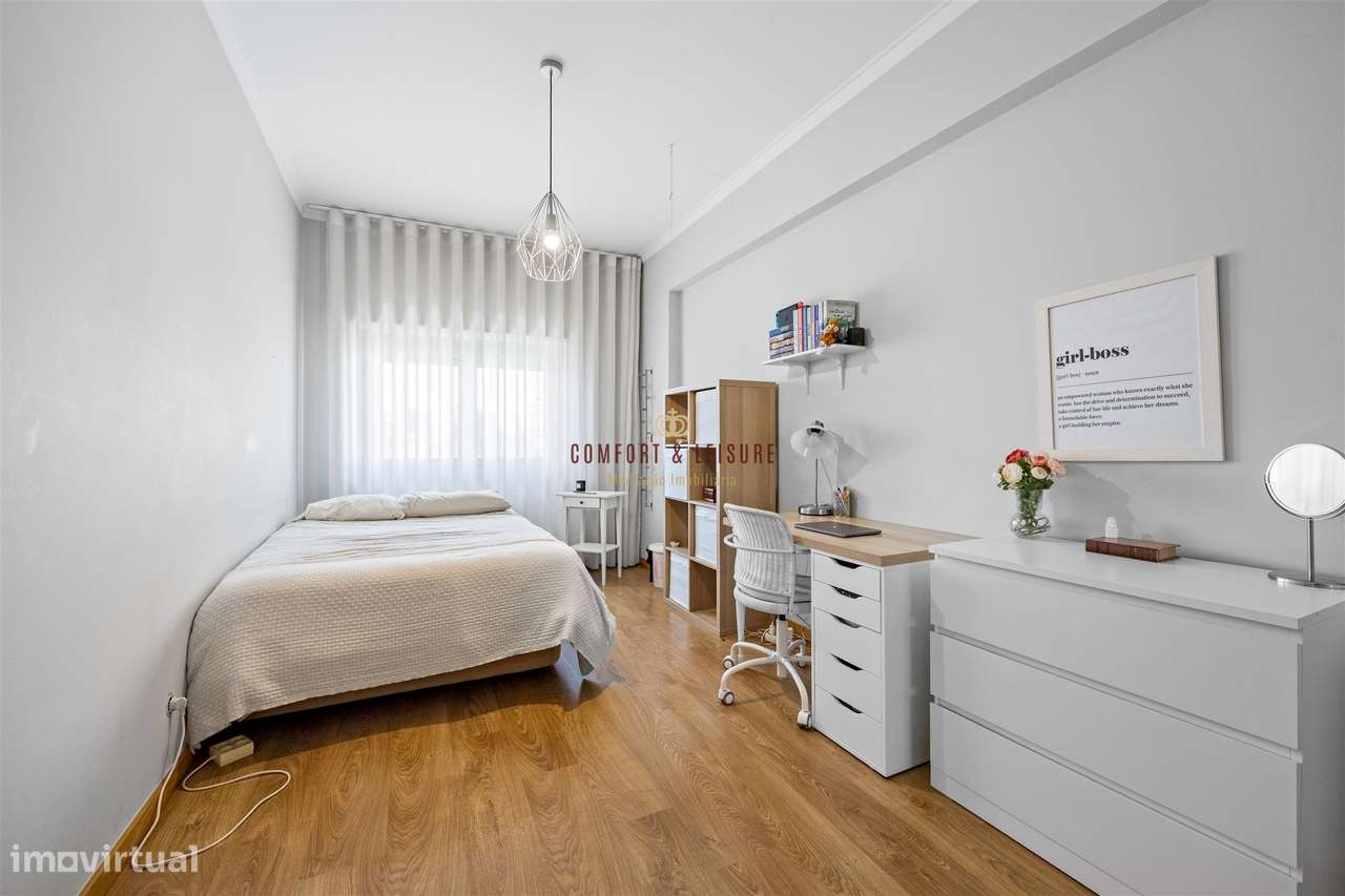 Apartamento com 4 quartos, 2 wc, parqueamento e arrecadação na Ramada,-24