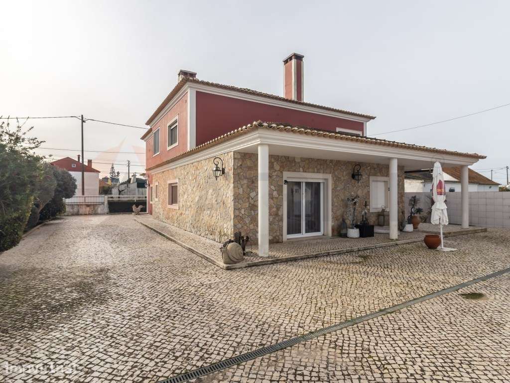 Exclusiva Moradia T6 com Quintinha, Piscina e Elevado Potencial de ...-1