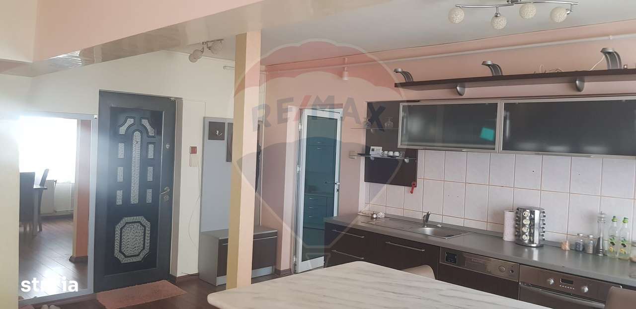 Apartament cu 3 camere, ultracentral, Bd Unirii, de vânzare-0