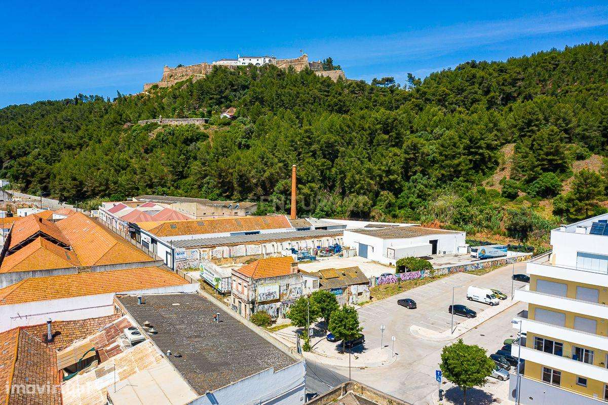 Prédio para Remodelação – Grande Potencial de Valorização junto ao Rio - Grande imagem: 5/21