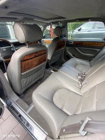 Jaguar Daimler Double Six - 9