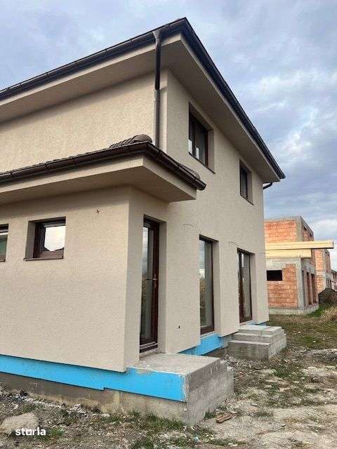 Case unifamiliale la intrare in Sura Mica cartier NOU, zona insorita. - Imagine principală: 4/18