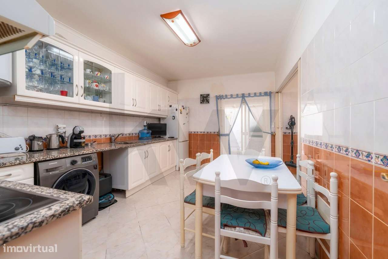 Apartamento T3, com áreas muito generosas com logradouro, localizado e - Grande imagem: 4/21