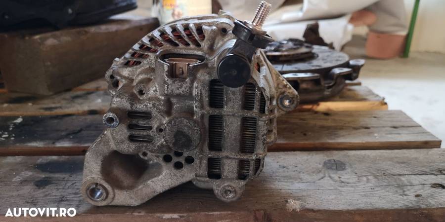 Alternator Nissan Navara 2.5 dci 2008 23100EB31A - 2