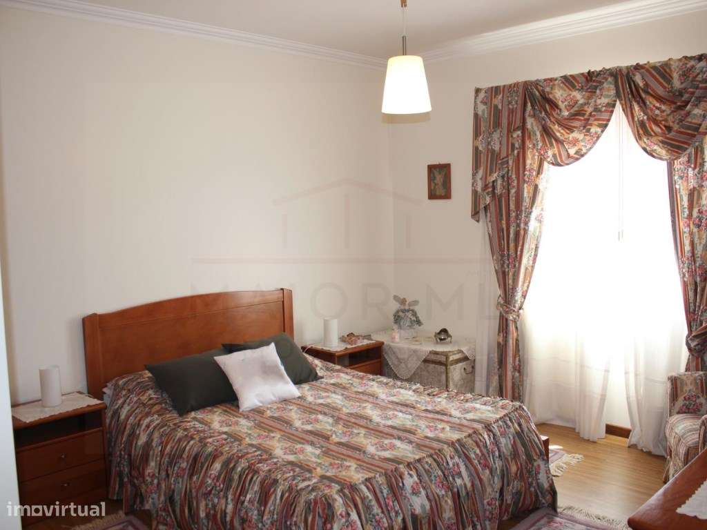 Moradia T5 com grandes áreas em zona muito tranquila de Rio Maior-39