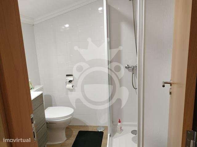 Moradia T4 Totalmente Renovada-27
